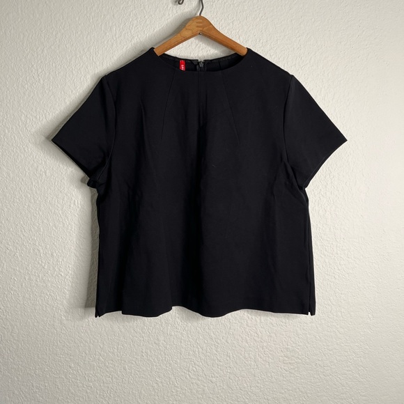 SPANX THE PERFECT FUNNEL SHORT-SLEEVE TOP IN CLASSIC BLACK - Picture 5 of 10